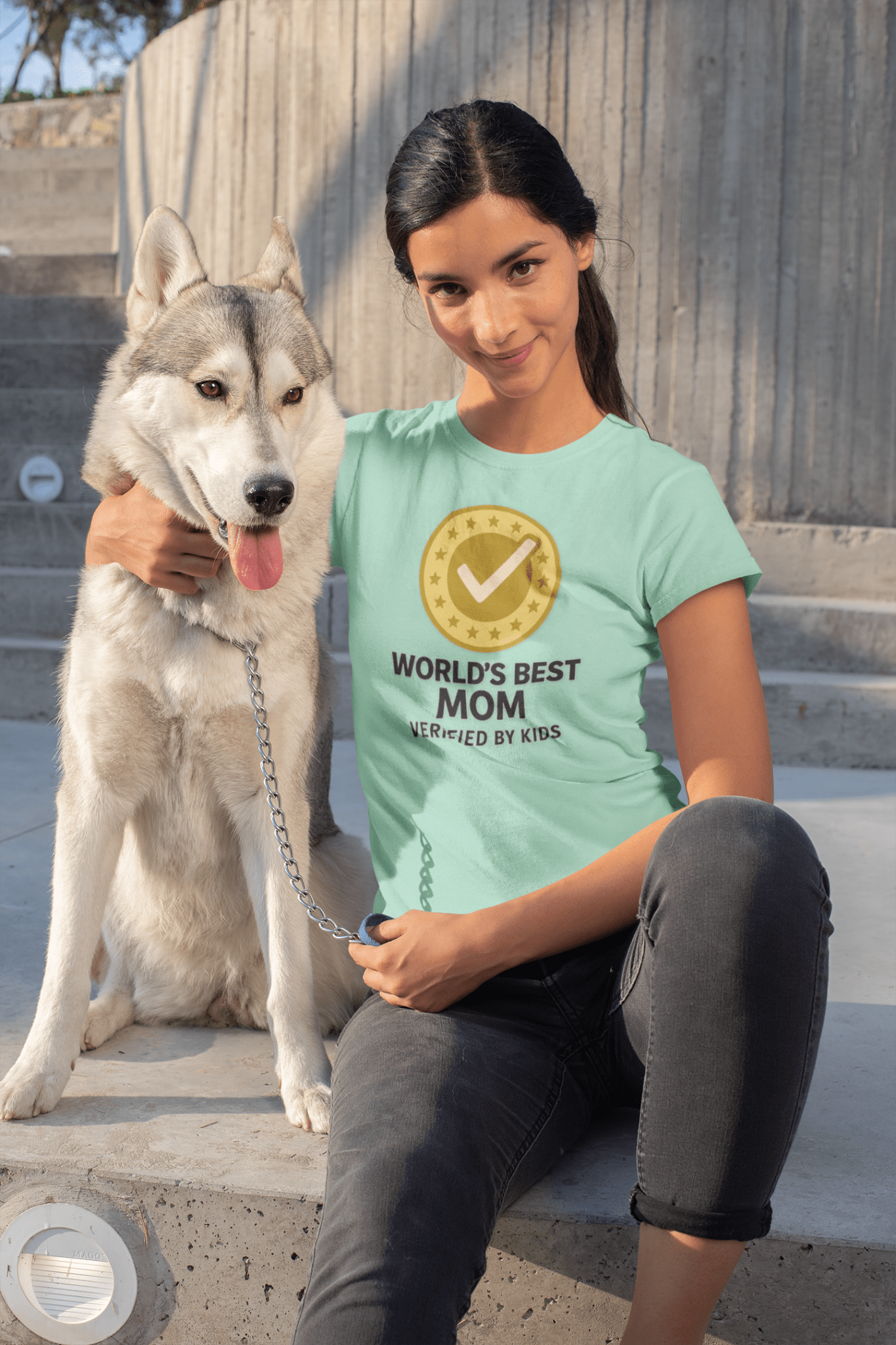 Worlds Best Mom Tee - Unisex Fashion Must-Have - Hearth&Hugz