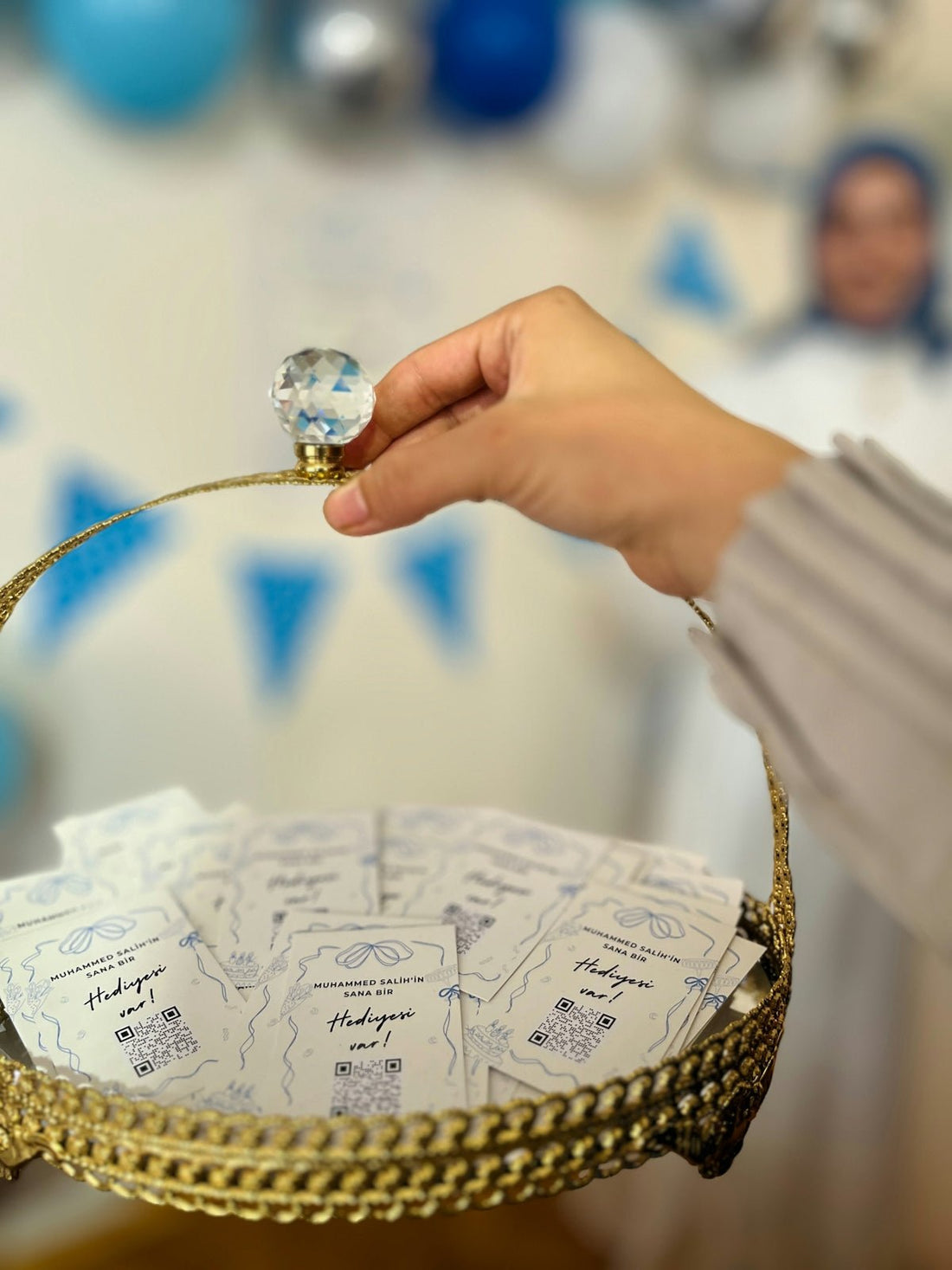 Answering All Your Questions About Family Gift Shopping - Hearth&Hugz